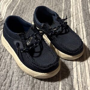 Apakowa Navy Blue Knit toddler size 9 Shoes like new condition